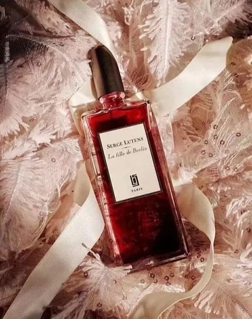 香水唯美语录简短（关于香水的唯美句子）